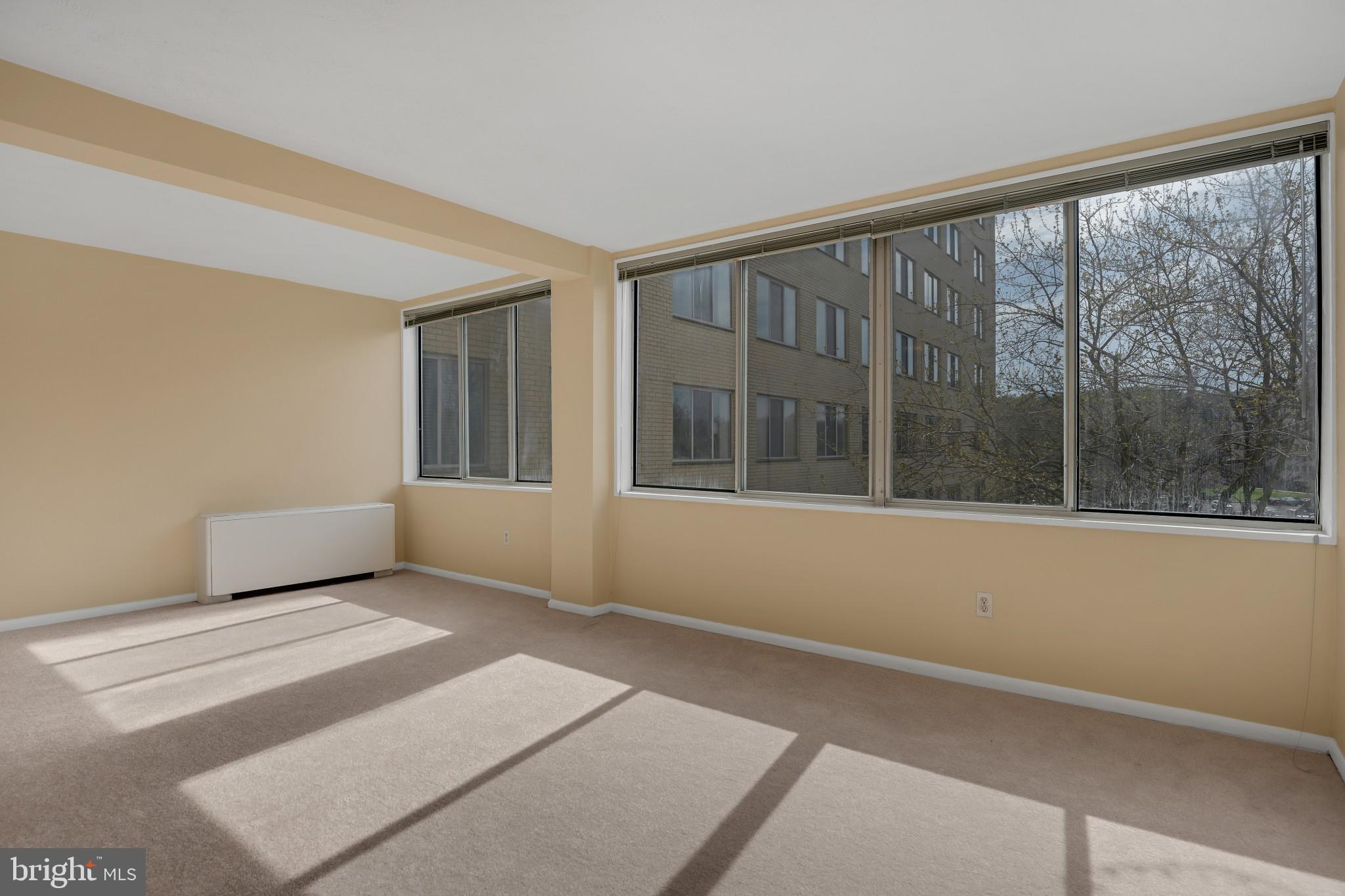 RIVER TOWERS - Residential Lease