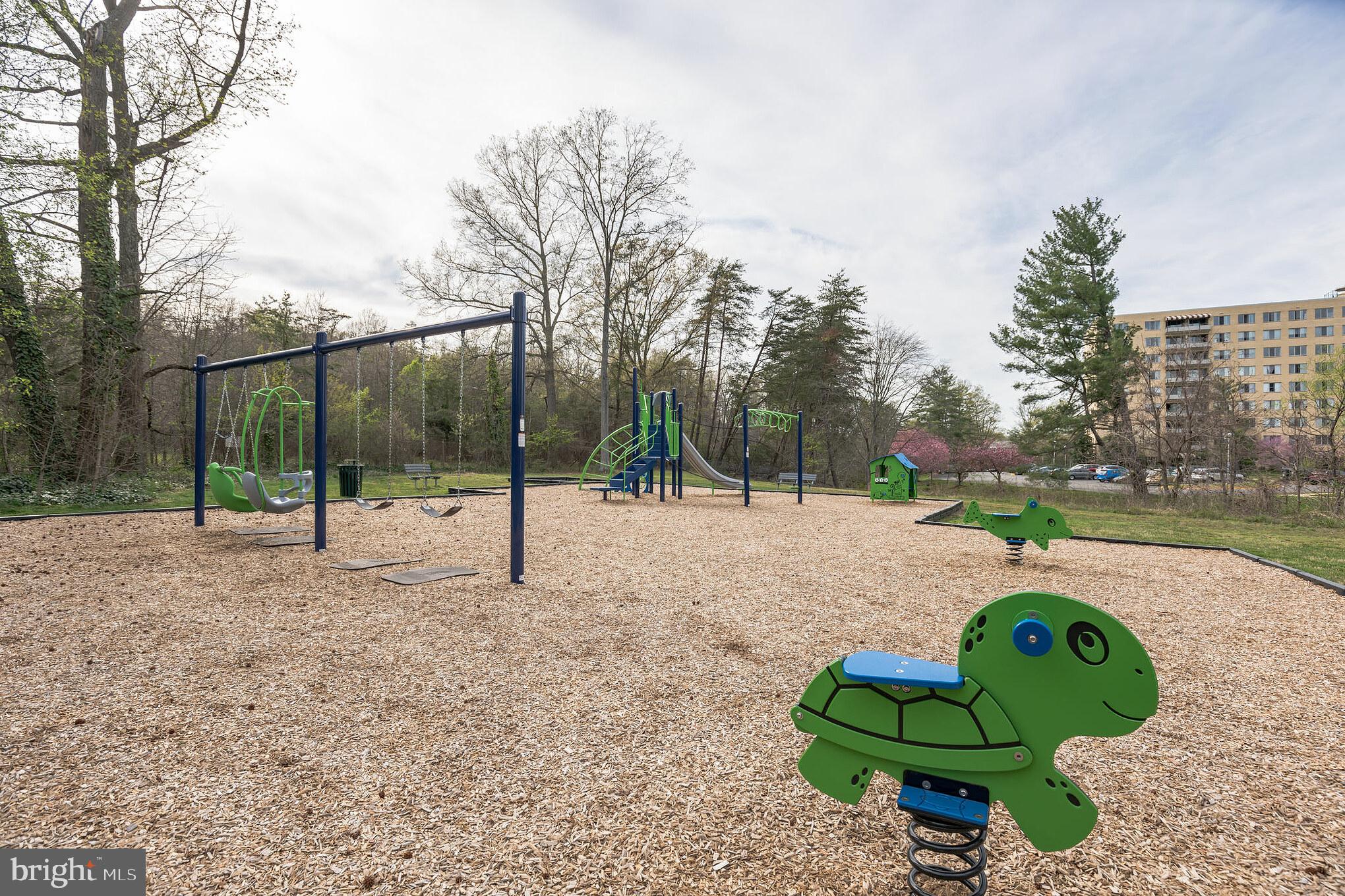 RIVER TOWERS - Residential Lease