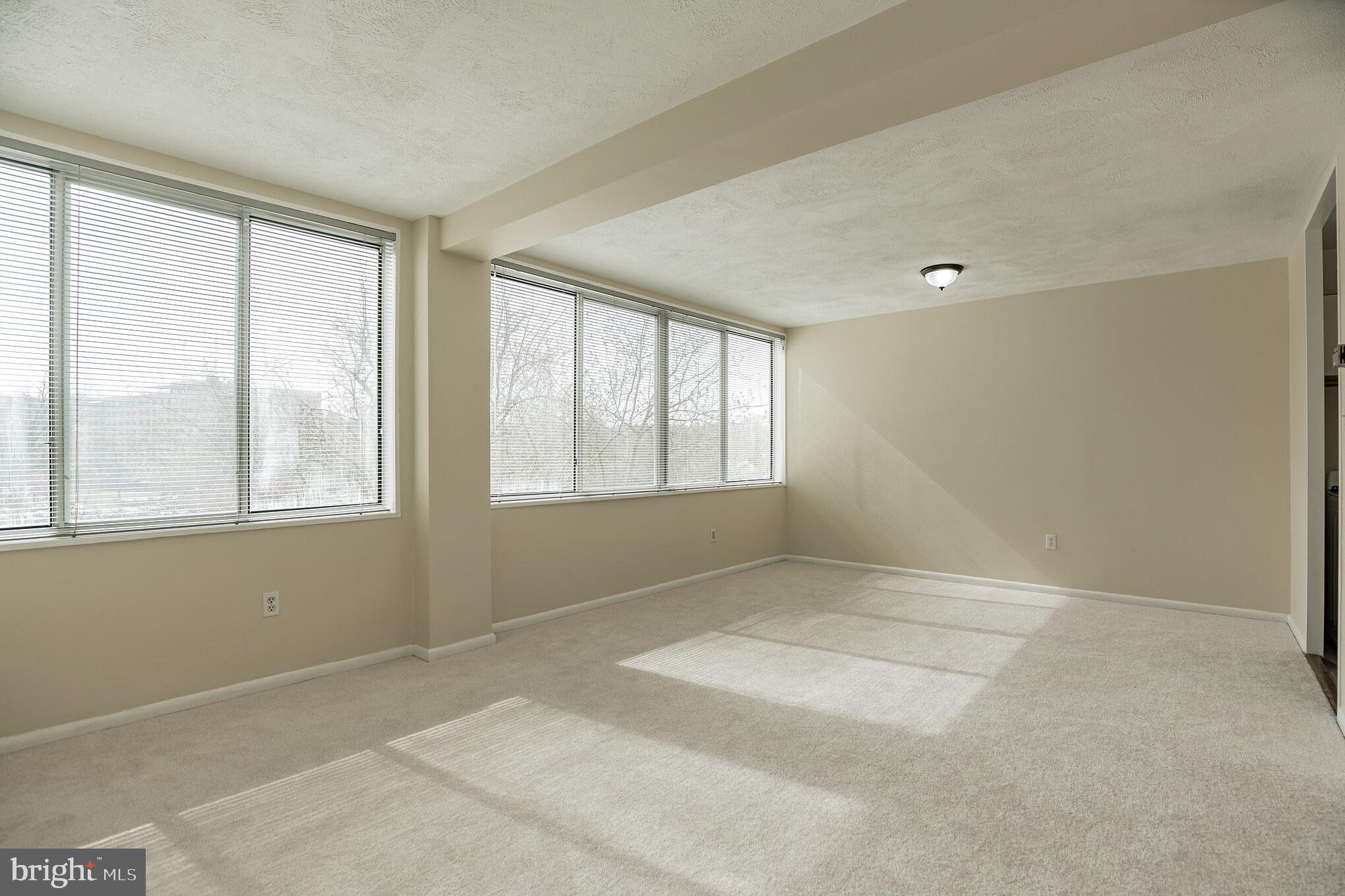 RIVER TOWERS - Residential Lease