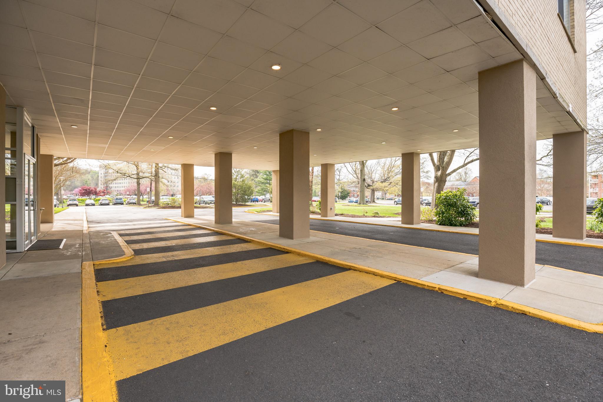 RIVER TOWERS - Residential Lease