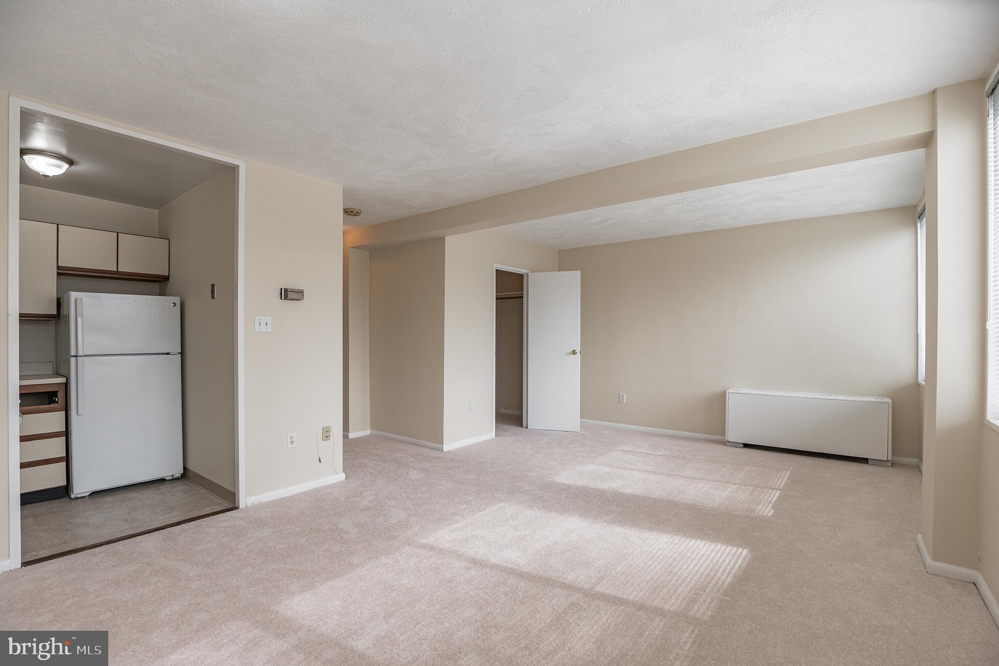 RIVER TOWERS - Residential Lease