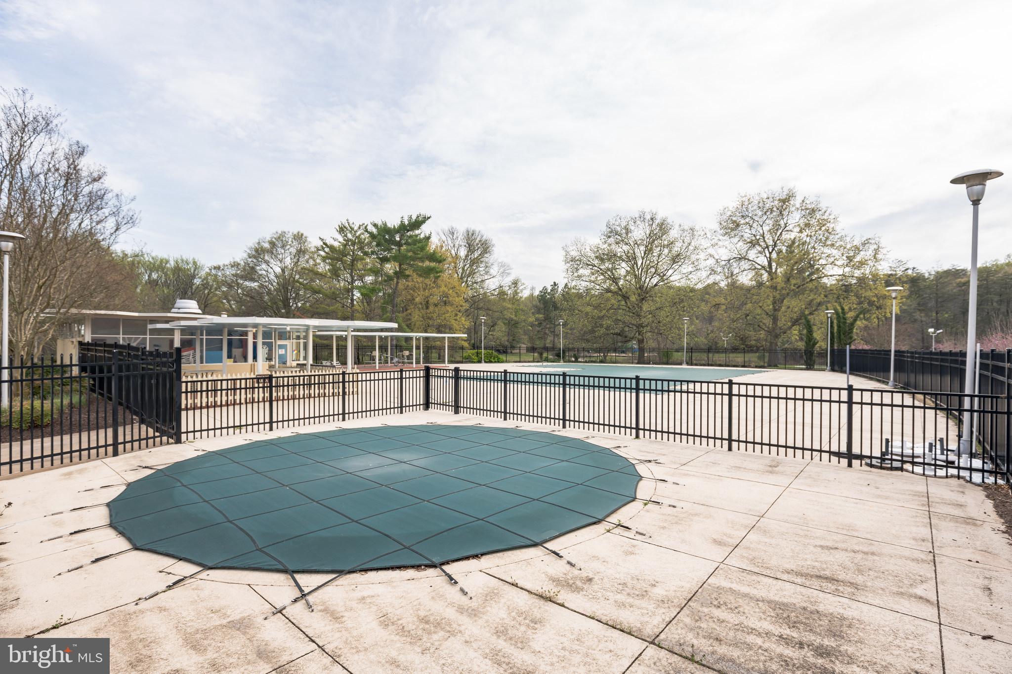 RIVER TOWERS - Residential Lease