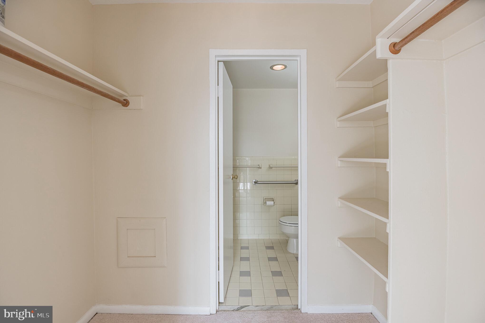 RIVER TOWERS - Residential Lease