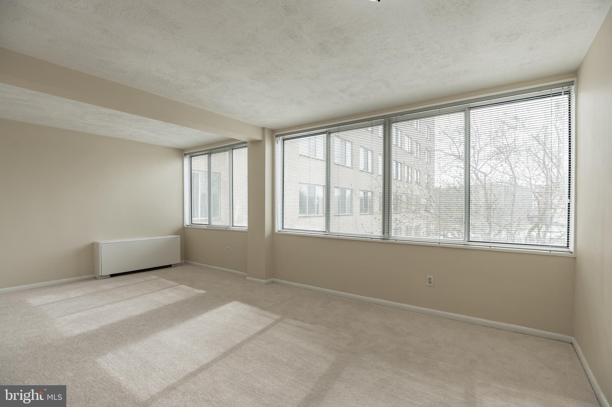 RIVER TOWERS - Residential Lease