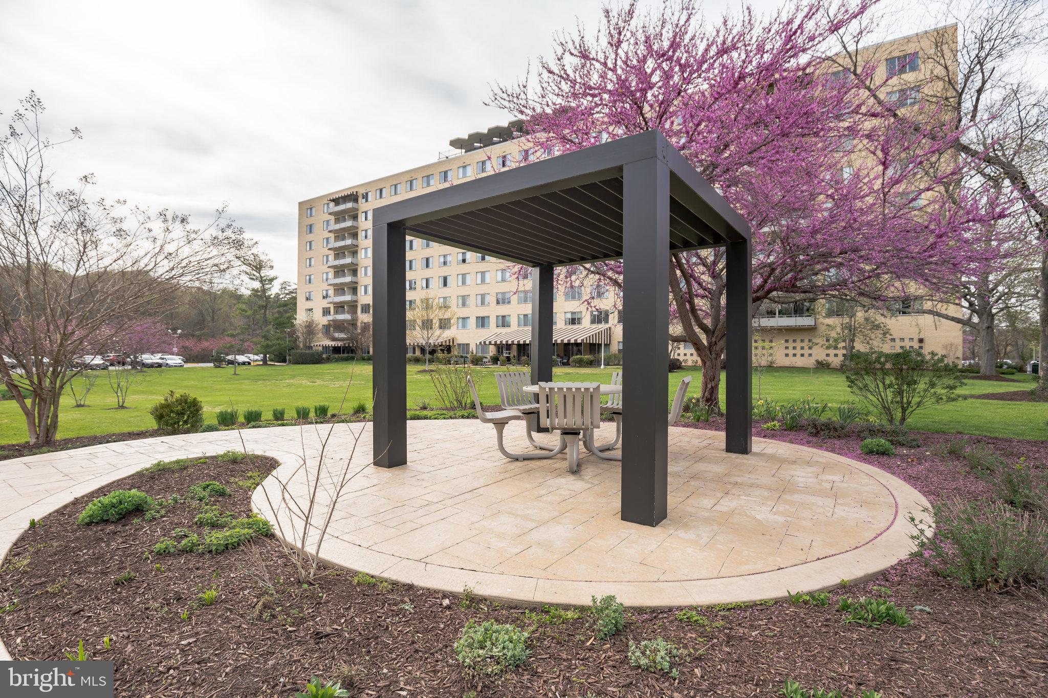 RIVER TOWERS - Residential Lease