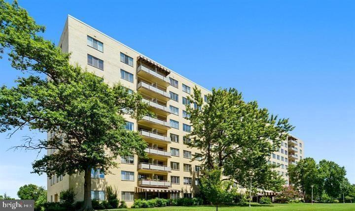 RIVER TOWERS - Residential Lease