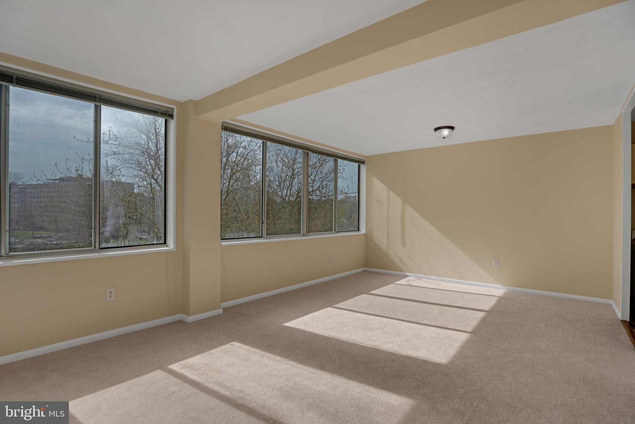 RIVER TOWERS - Residential Lease