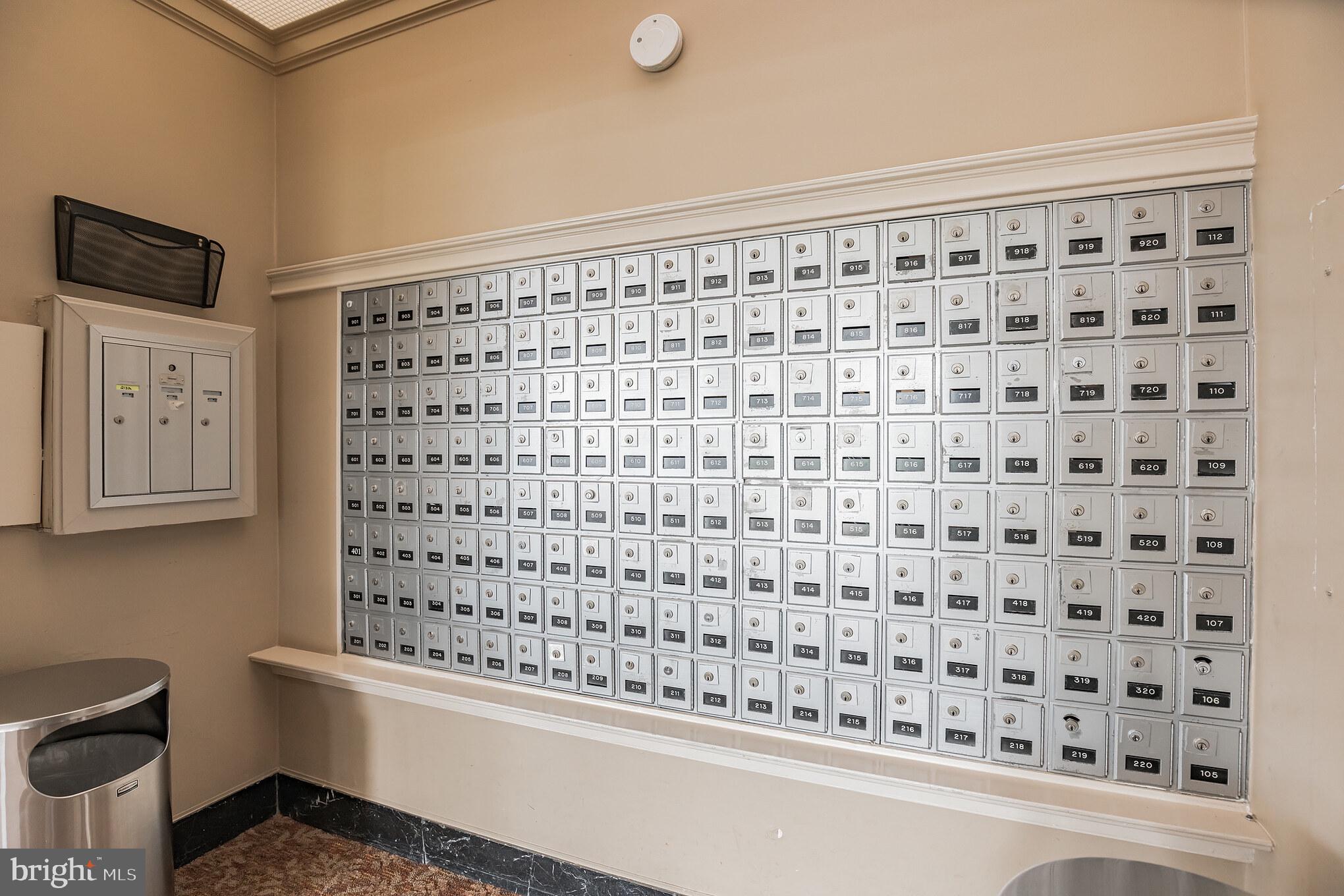 RIVER TOWERS - Residential Lease