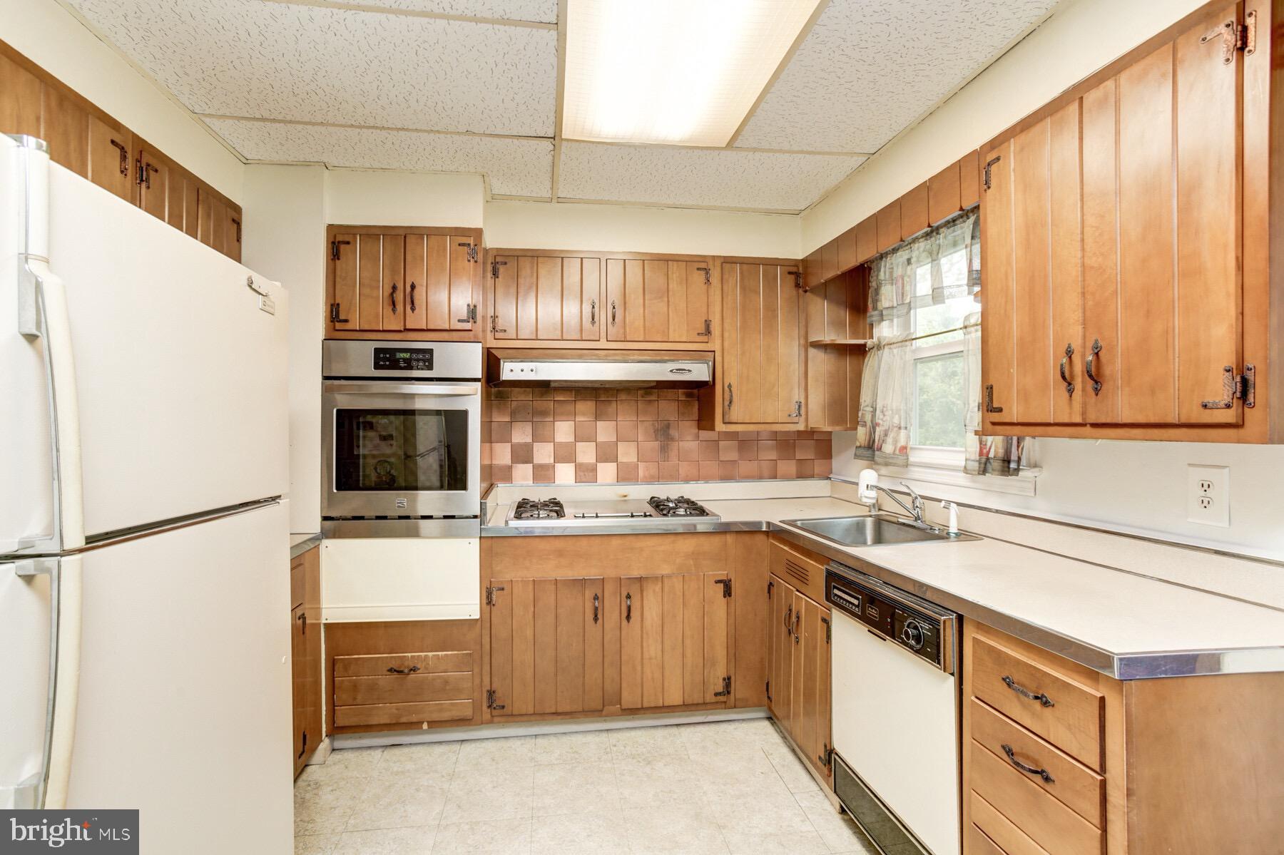 LANDOVER HILLS - Residential