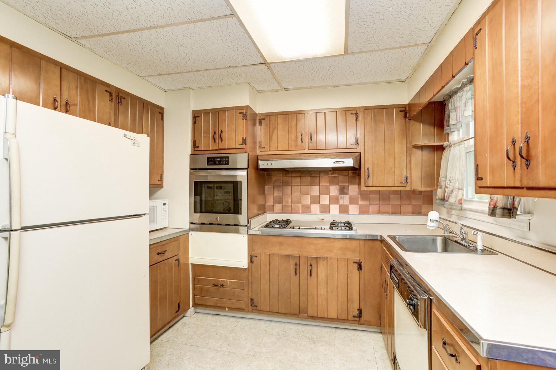 LANDOVER HILLS - Residential