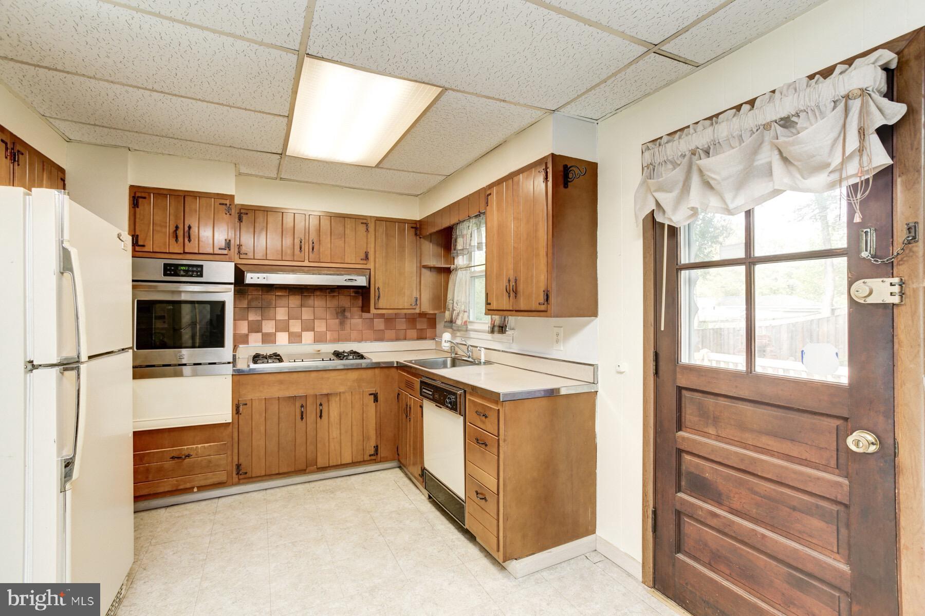 LANDOVER HILLS - Residential