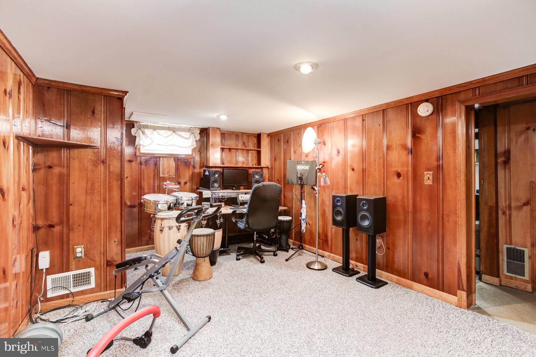 LANDOVER HILLS - Residential