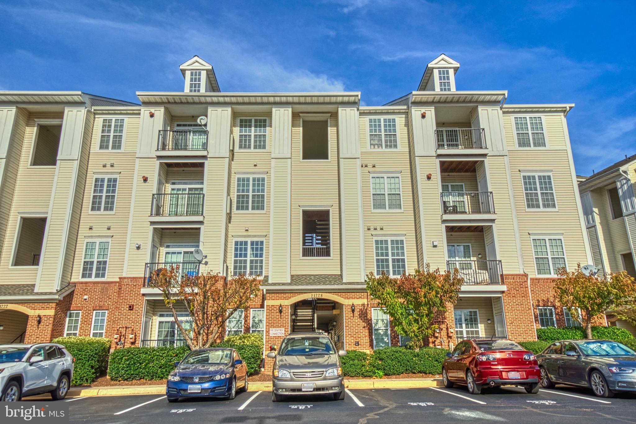 COMMONS ON POTOMAC SQUARE - Residential