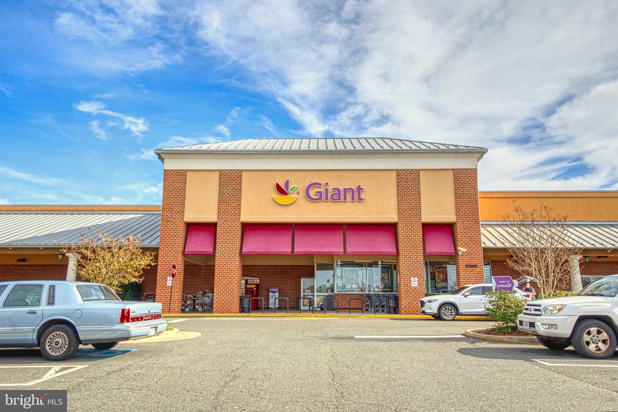 COMMONS ON POTOMAC SQUARE - Residential