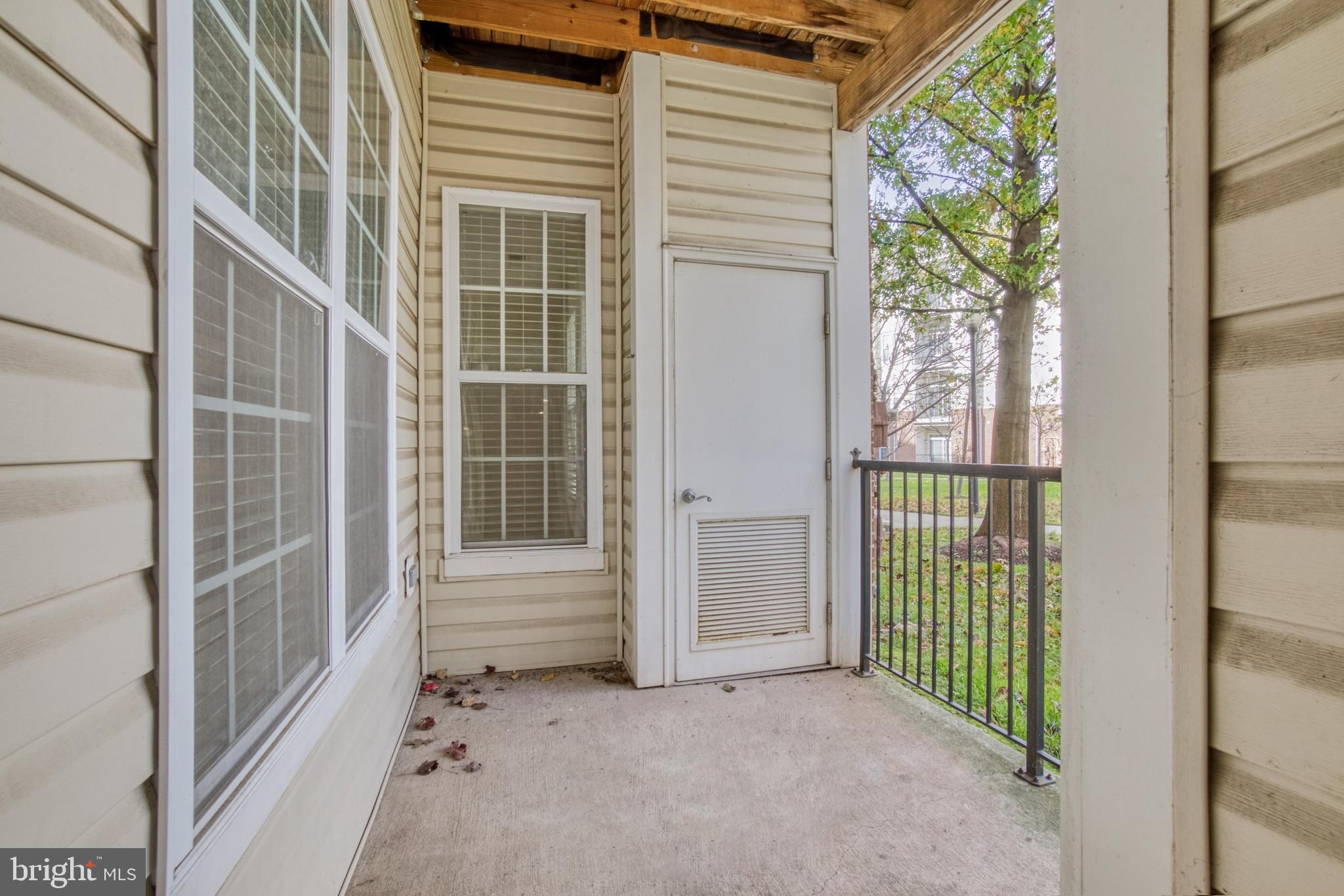 COMMONS ON POTOMAC SQUARE - Residential