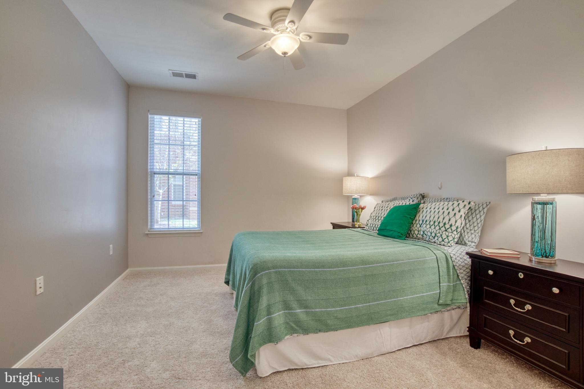 COMMONS ON POTOMAC SQUARE - Residential