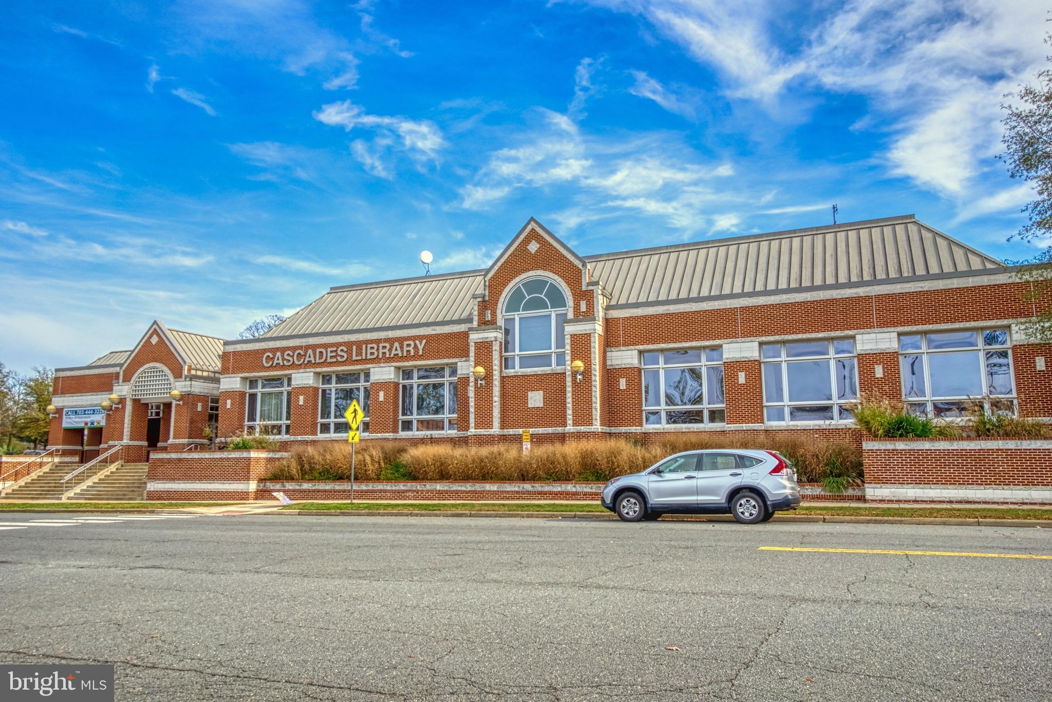 COMMONS ON POTOMAC SQUARE - Residential