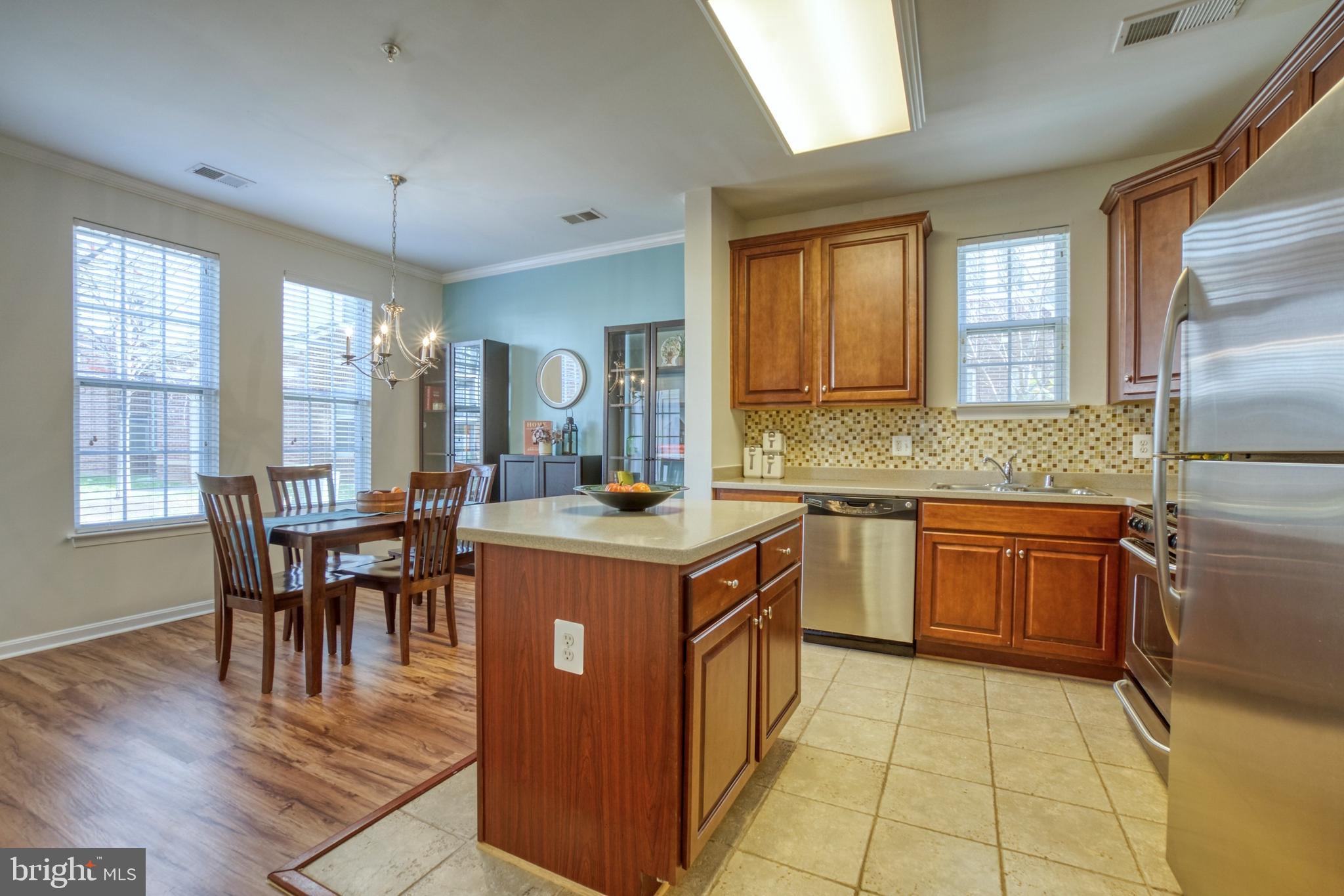 COMMONS ON POTOMAC SQUARE - Residential