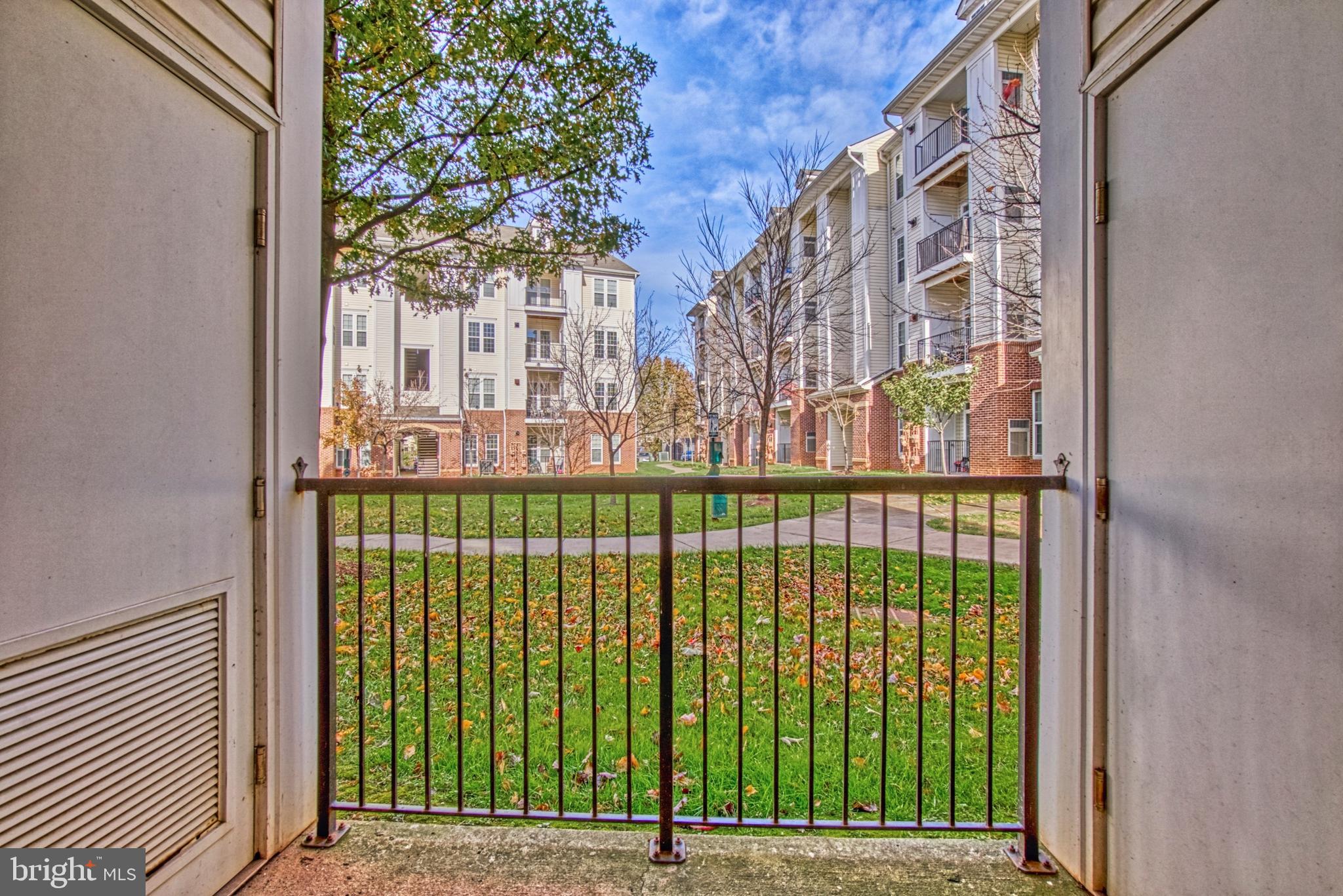 COMMONS ON POTOMAC SQUARE - Residential