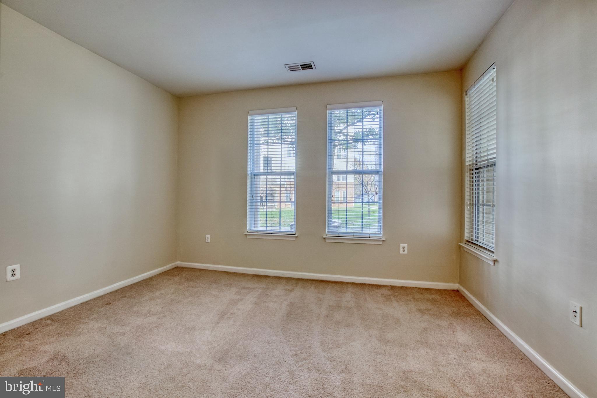 COMMONS ON POTOMAC SQUARE - Residential