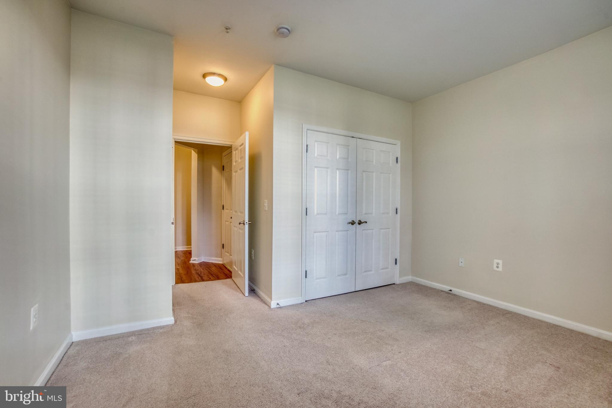 COMMONS ON POTOMAC SQUARE - Residential