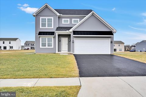 Homes For Sale - 14 Family Drive<br/> Cumberland County, CARLISLE, PA 17013