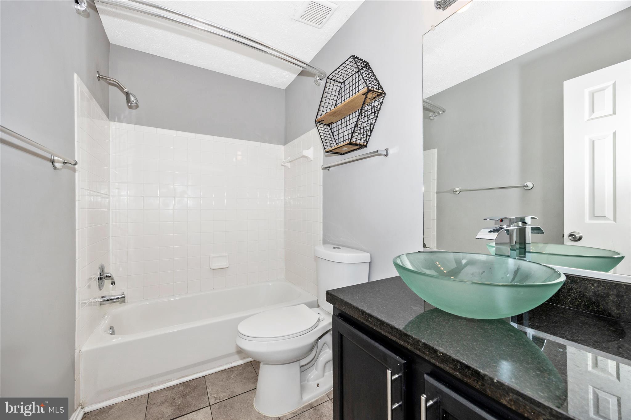 AVINGTON PARK - Residential