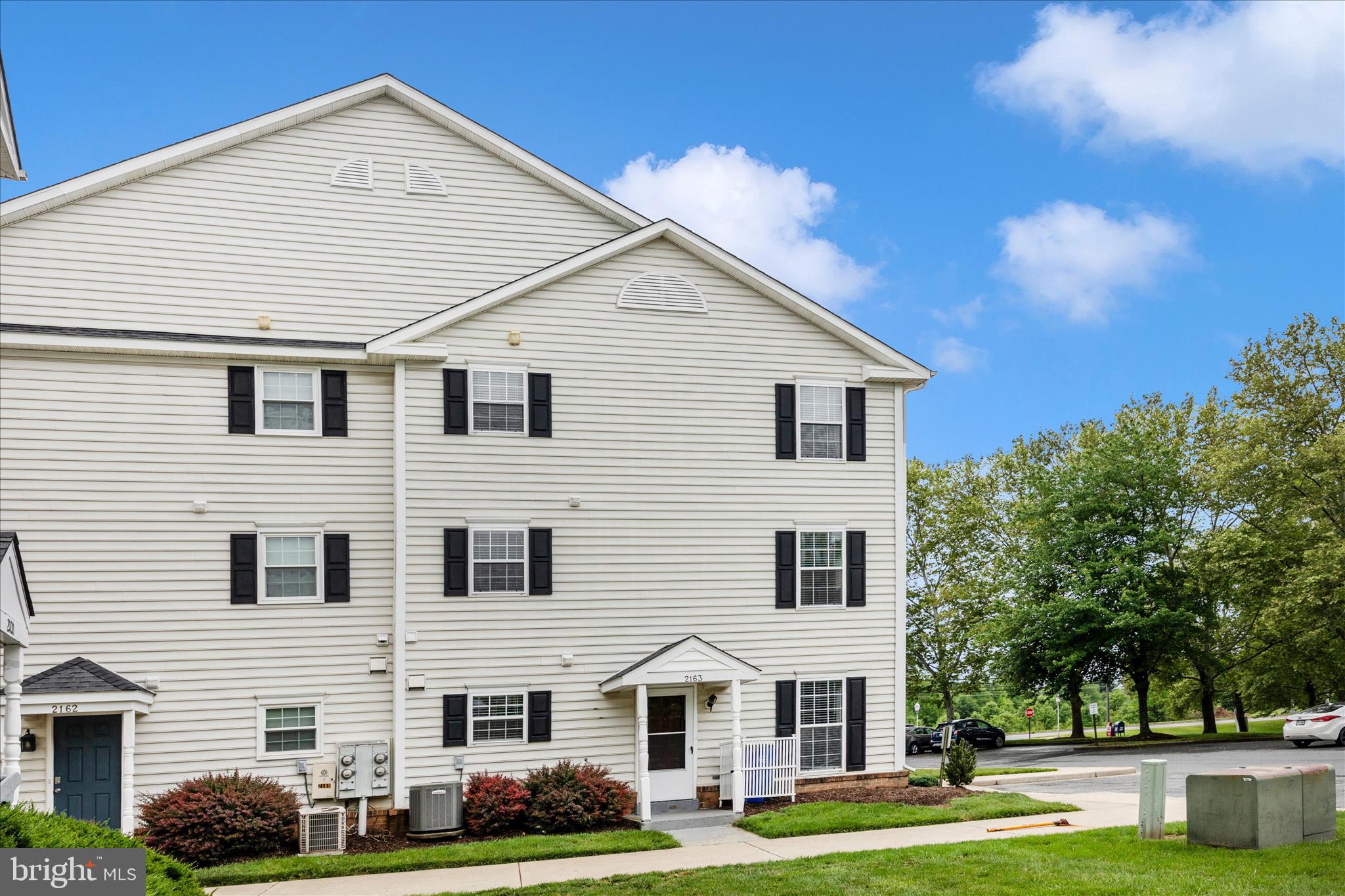AVINGTON PARK - Residential