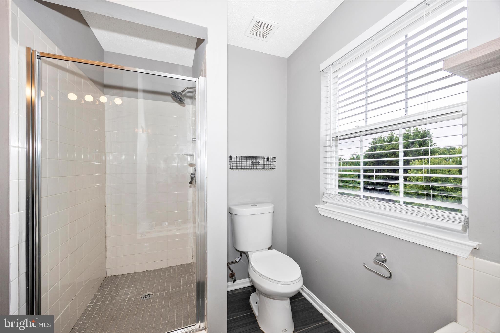 AVINGTON PARK - Residential