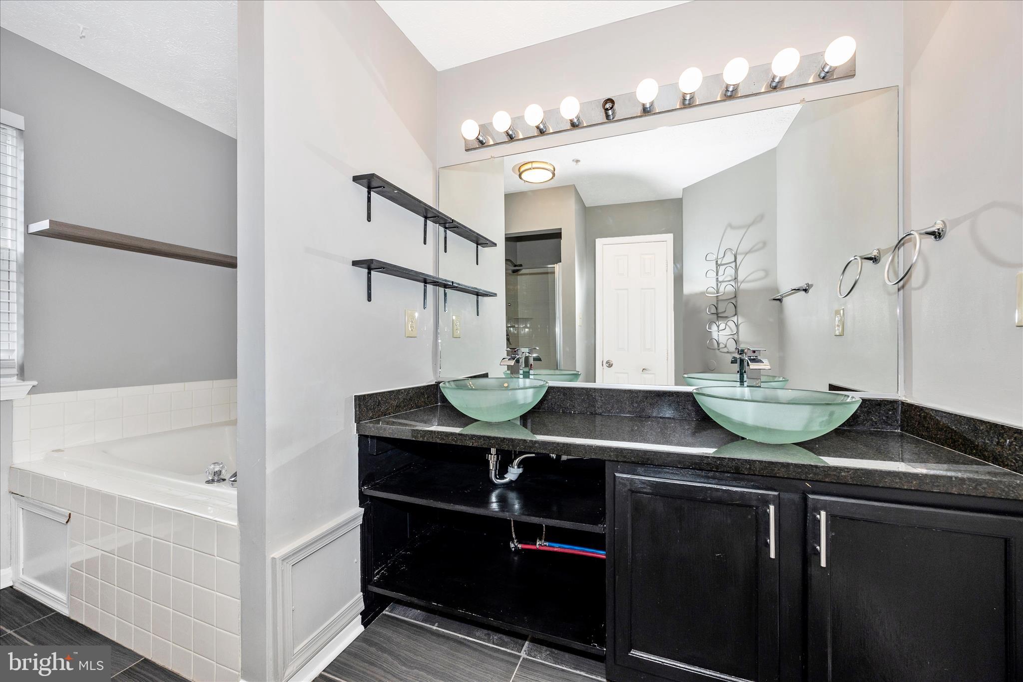 AVINGTON PARK - Residential