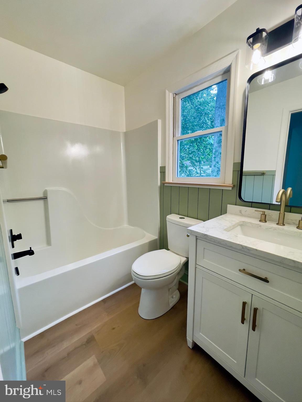 LAKE LAND - Residential