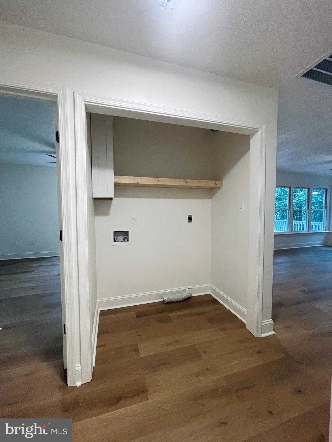 LAKE LAND - Residential