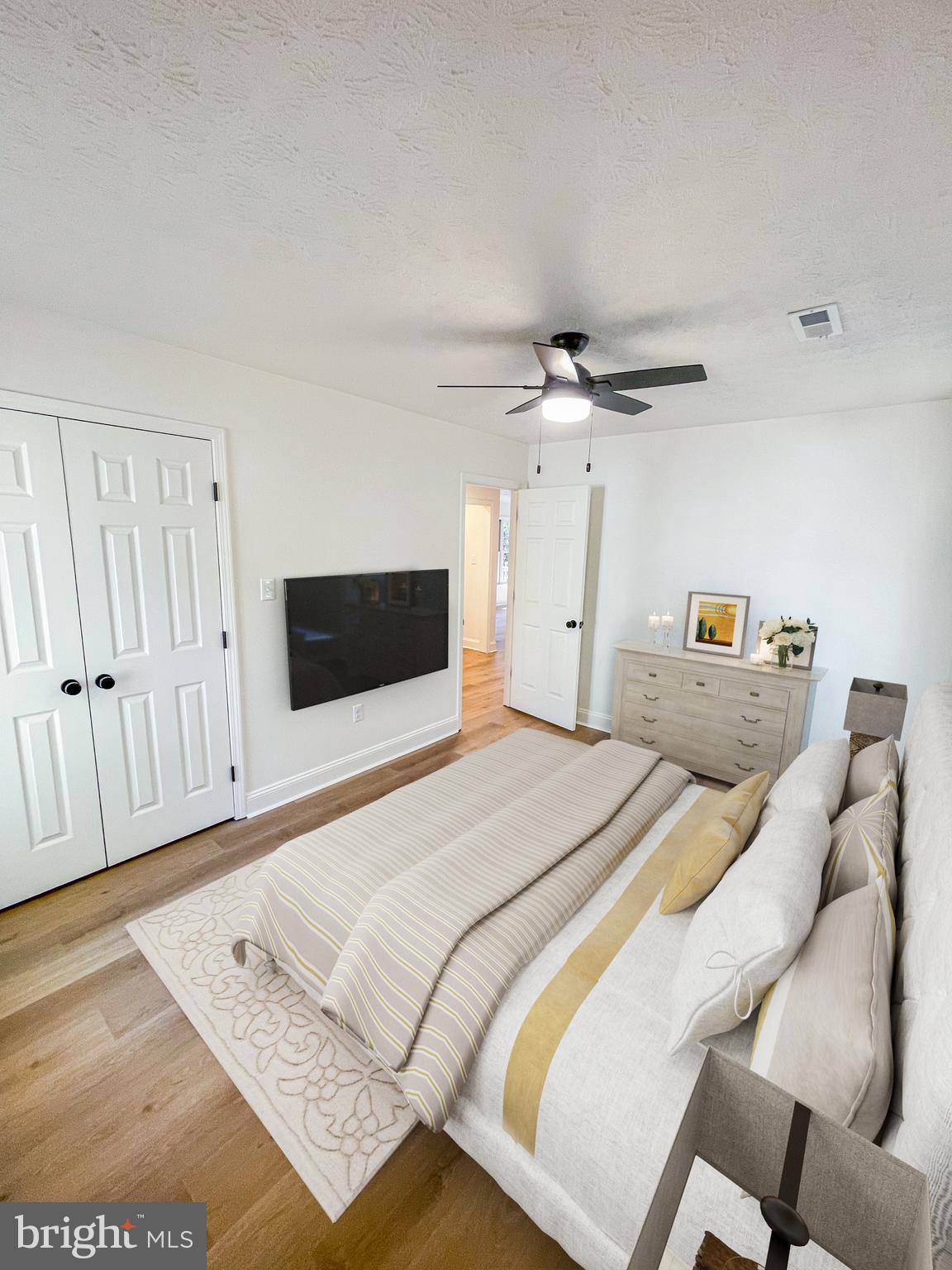 LAKE LAND - Residential