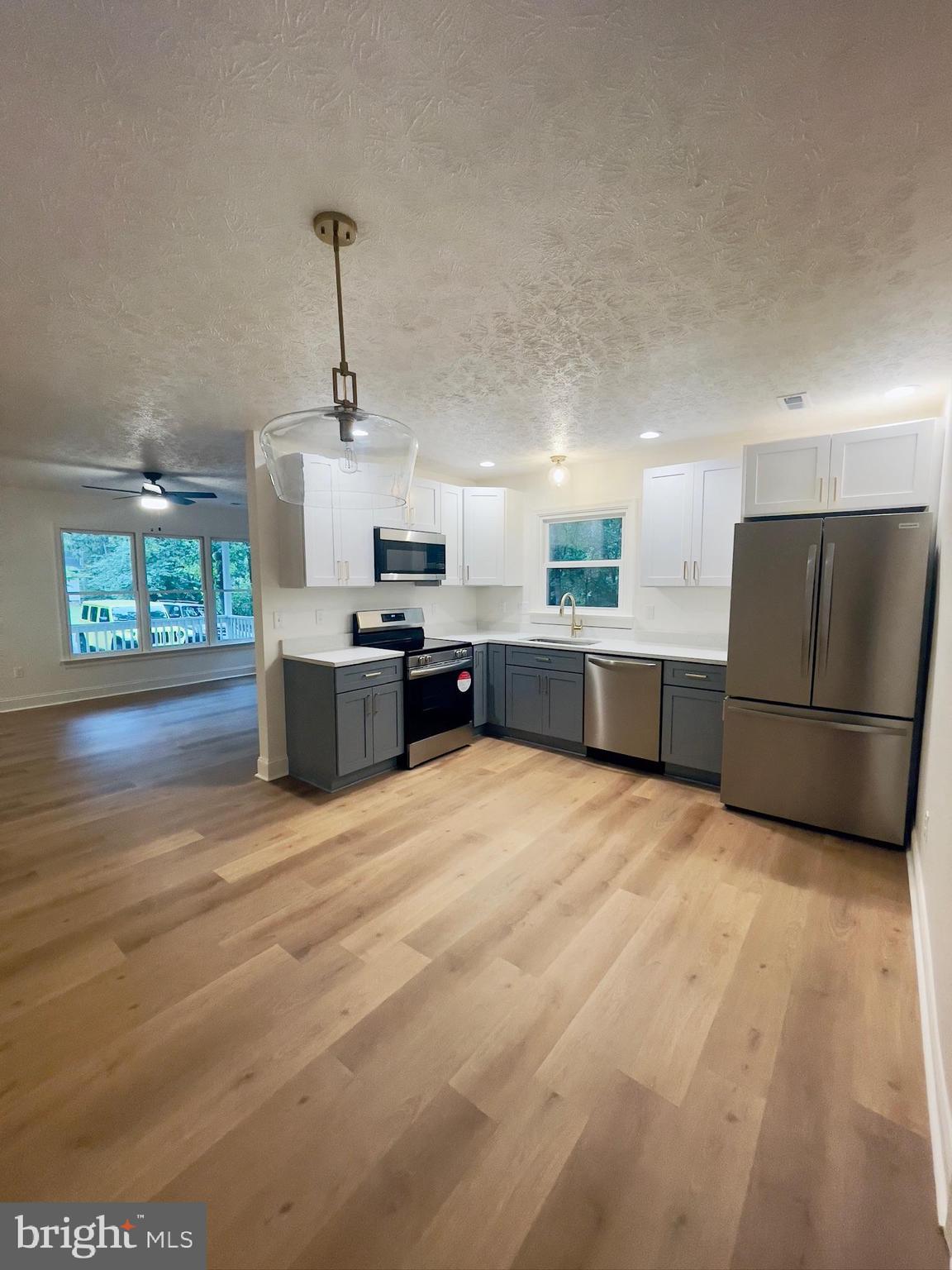 LAKE LAND - Residential