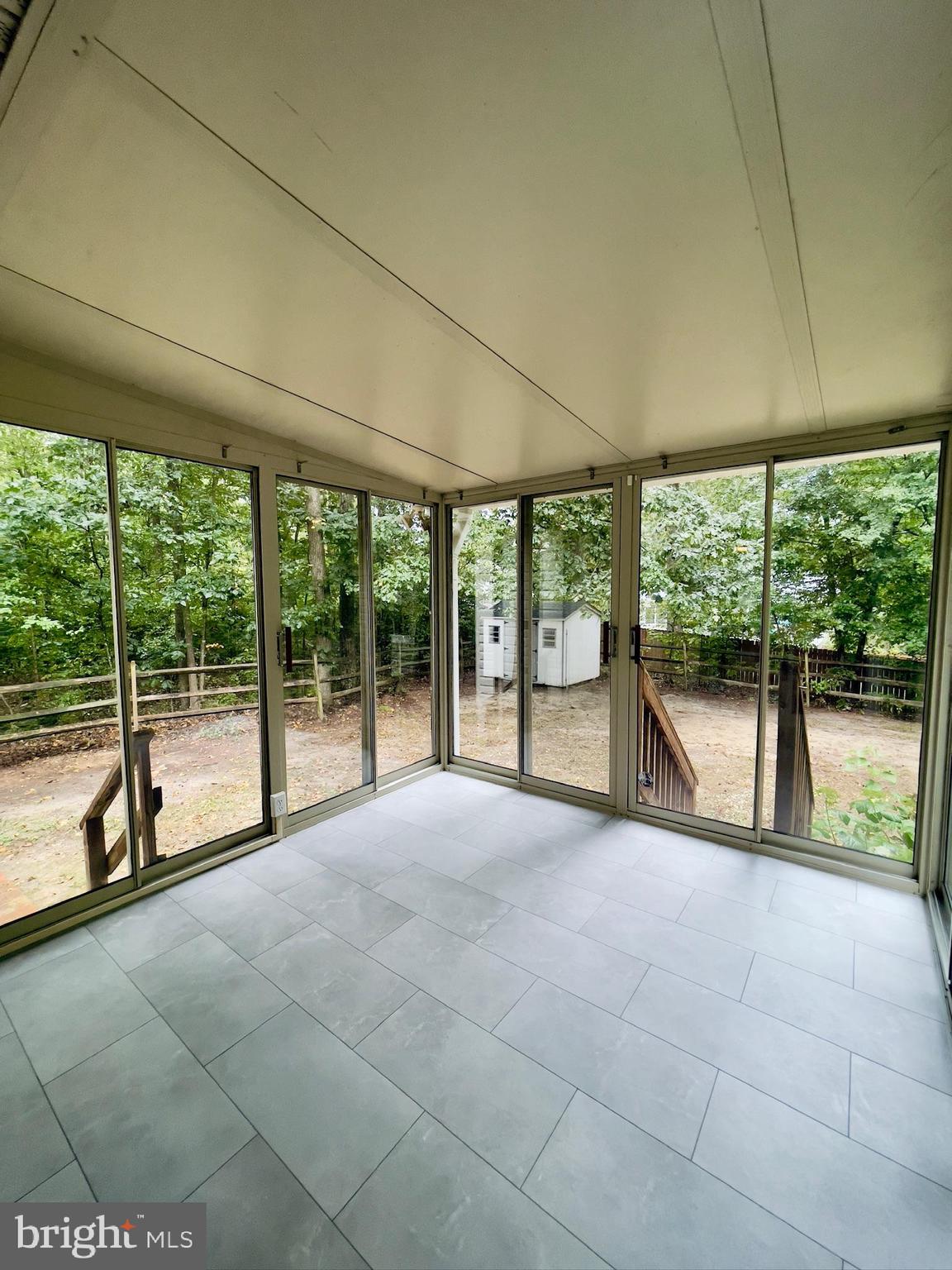 LAKE LAND - Residential