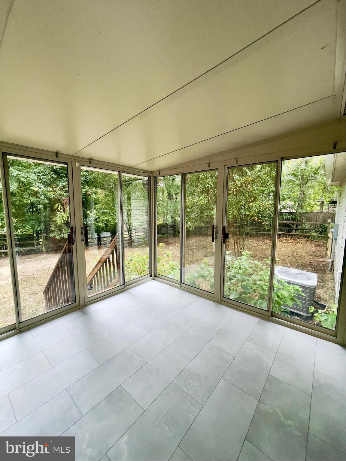 LAKE LAND - Residential