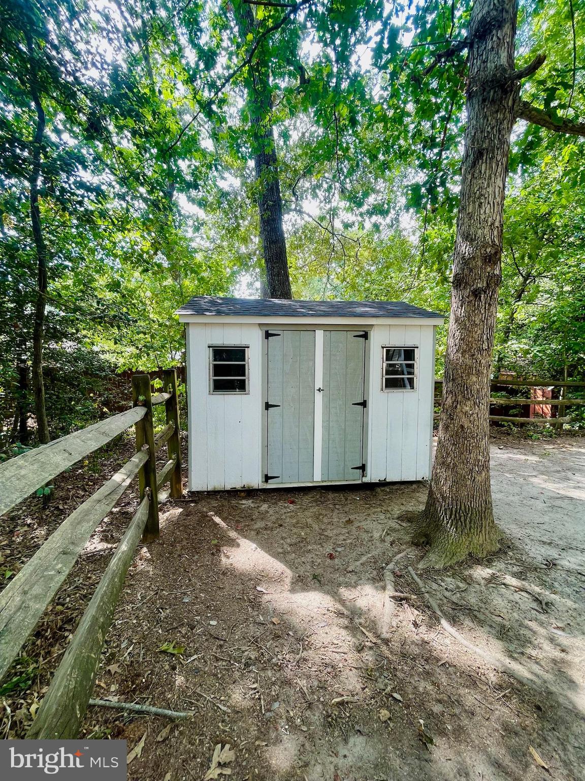 LAKE LAND - Residential