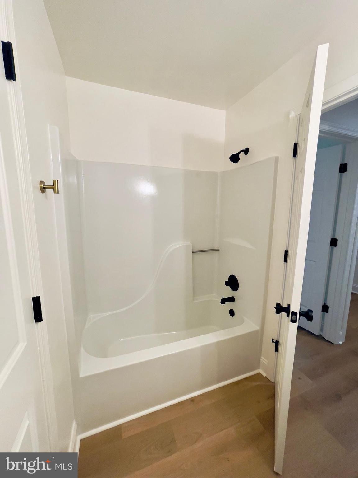 LAKE LAND - Residential