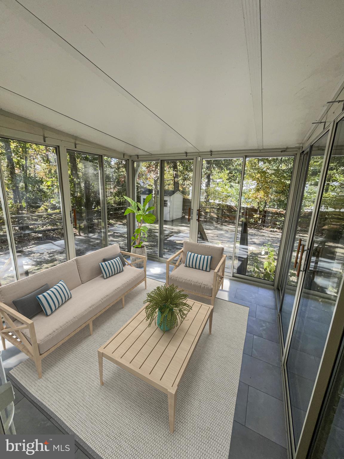 LAKE LAND - Residential