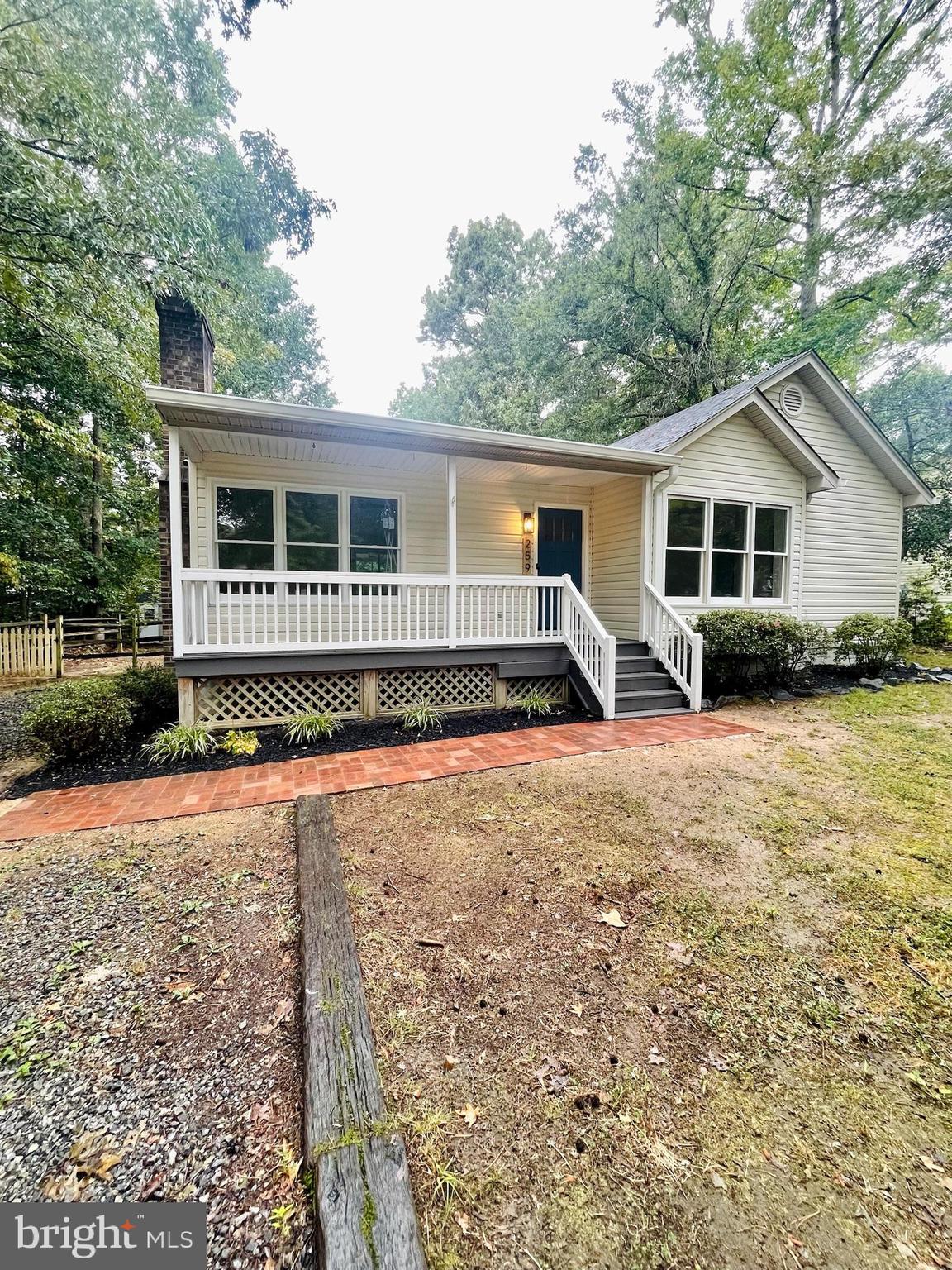 LAKE LAND - Residential