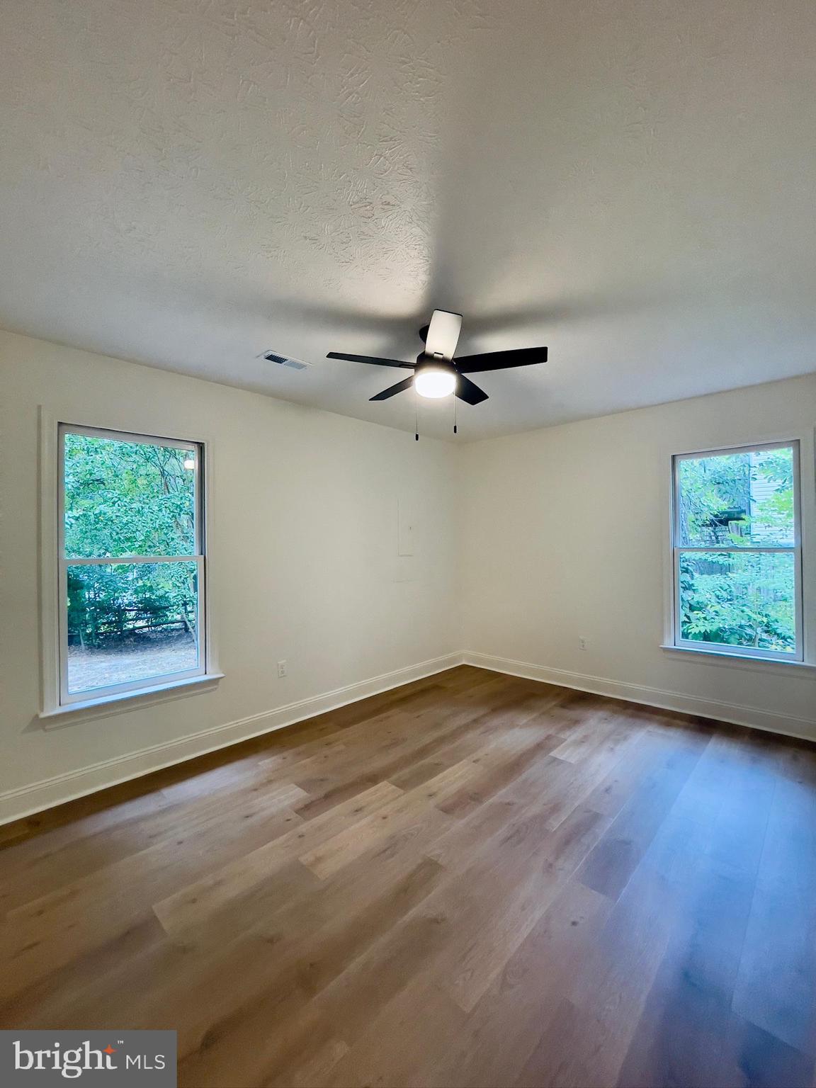 LAKE LAND - Residential