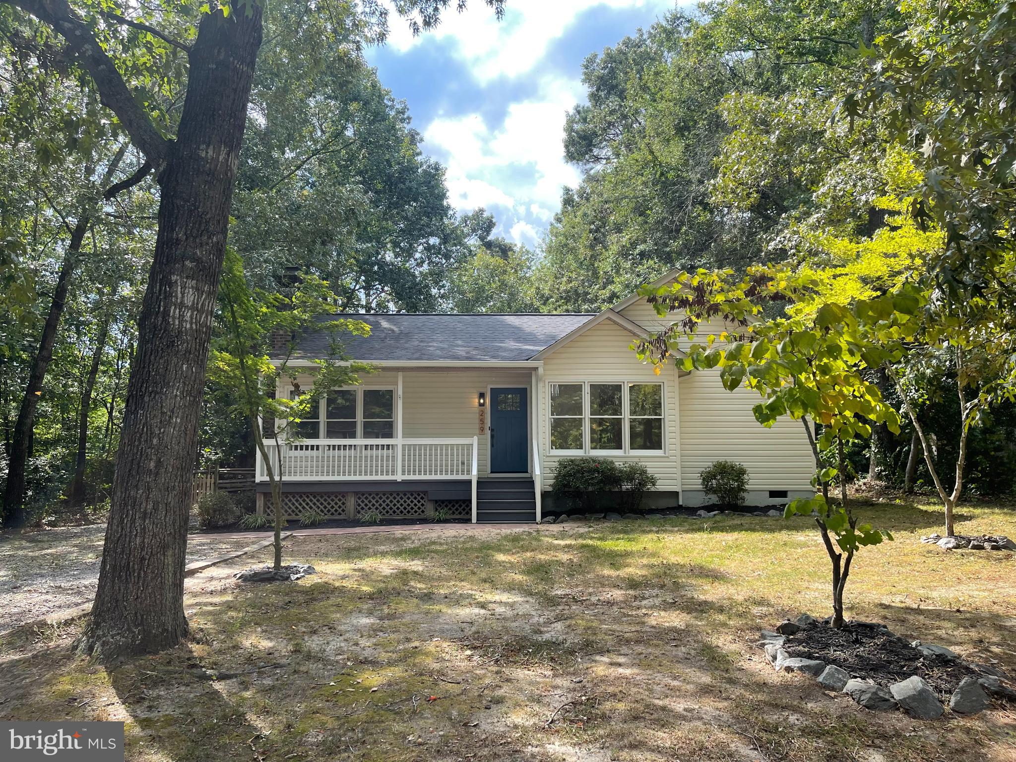 LAKE LAND - Residential