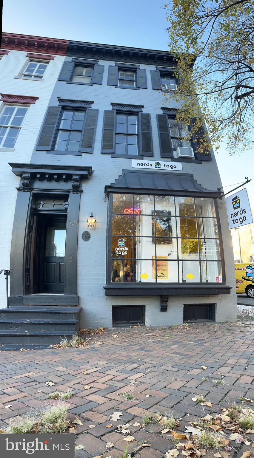 321 S WASHINGTON STREET FIRST FLOOR