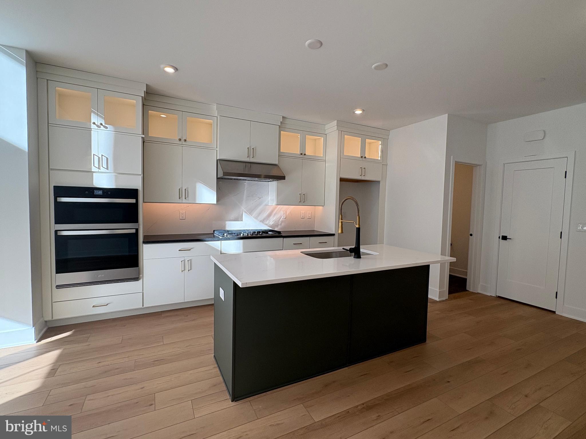 8207 DONATELLO DRIVE 872