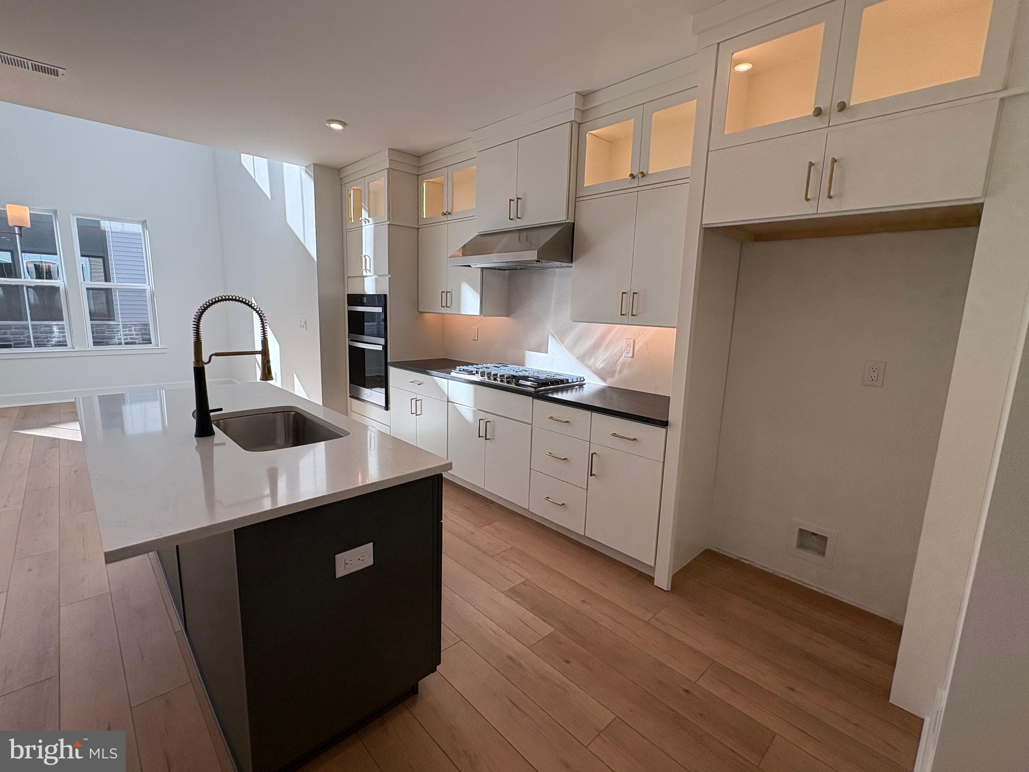 8207 DONATELLO DRIVE 872