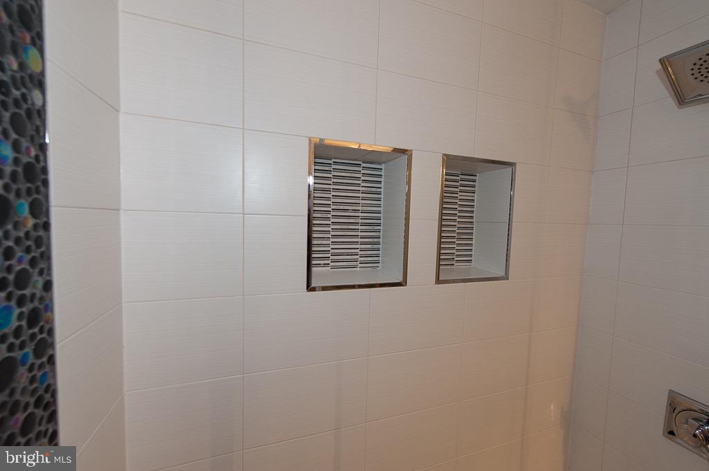 GATES OF MCLEAN - Residential Lease