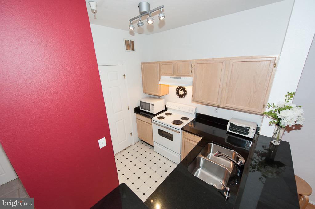 GATES OF MCLEAN - Residential Lease