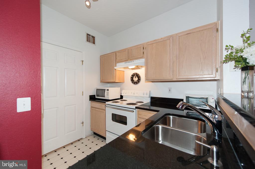 GATES OF MCLEAN - Residential Lease