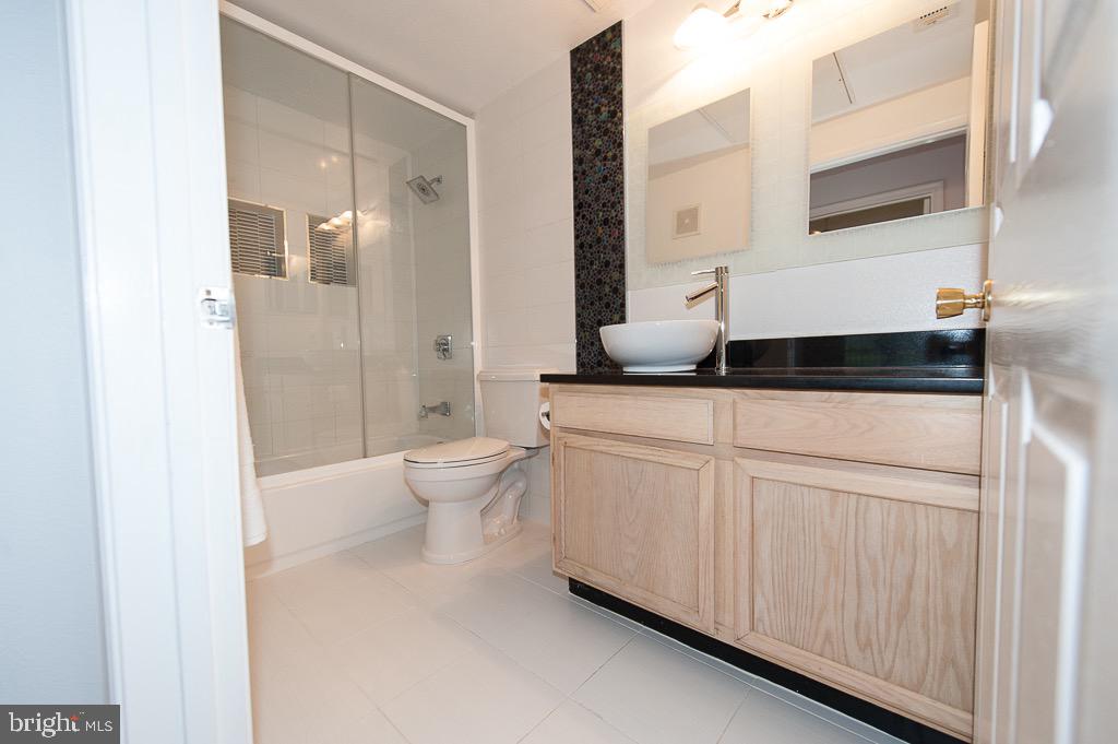 GATES OF MCLEAN - Residential Lease