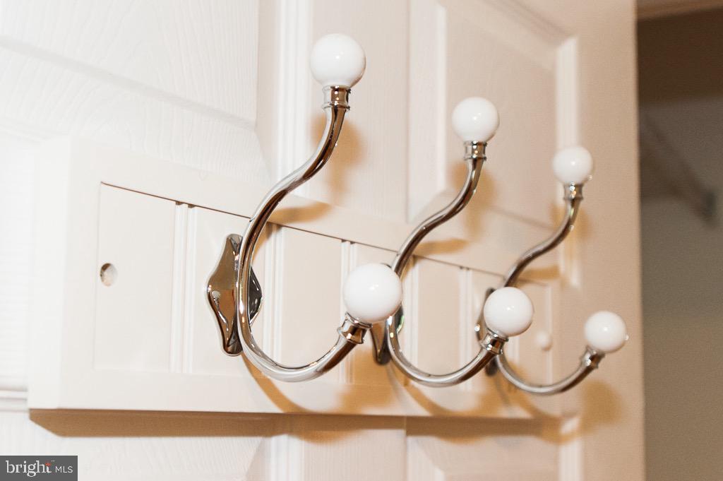 GATES OF MCLEAN - Residential Lease